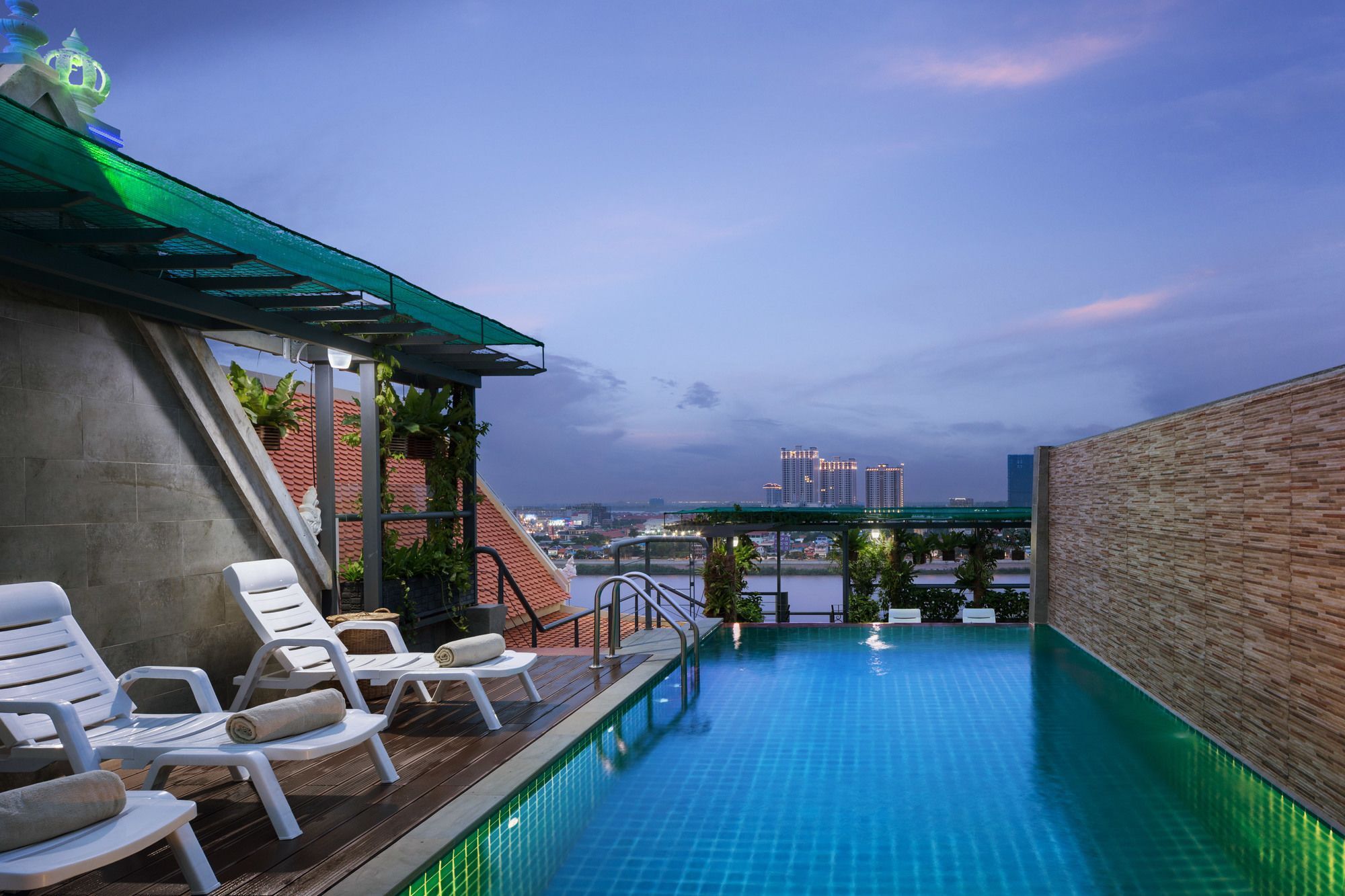 Lcs Hotel & Apartment بنوم بنه المظهر الخارجي الصورة