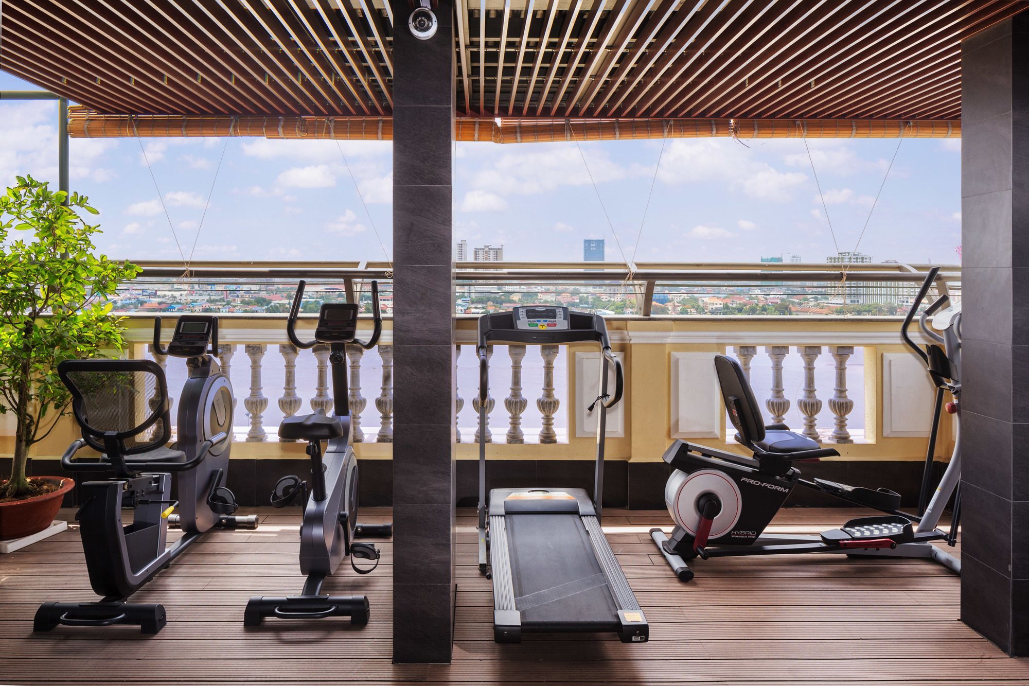 Lcs Hotel & Apartment بنوم بنه المظهر الخارجي الصورة